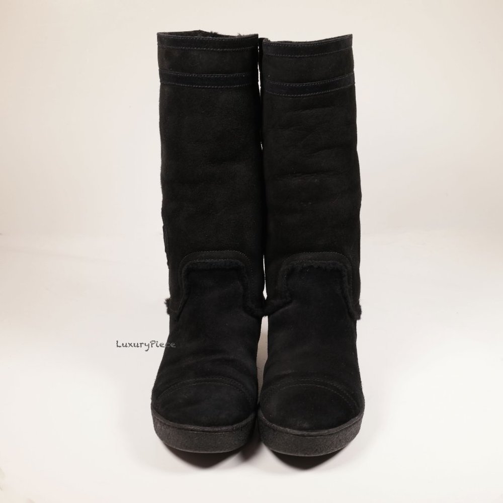 Amazing Chanel Snow Boots Sheepskin - Picture 2 of 14